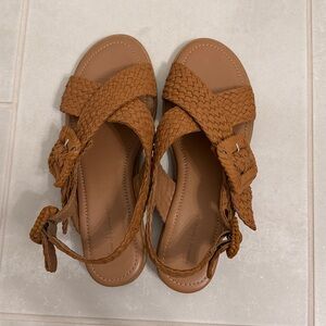 House of Harlow woven brown sandal size 7 adjustable back woven strap
